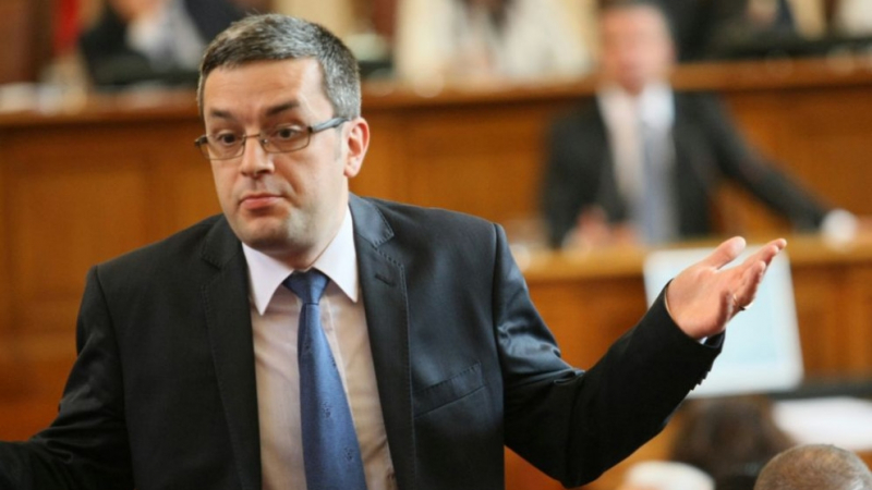 ГЕРБ поиска оставката на Пламен Узунов и обвини президента в двоен стандарт 
