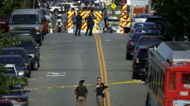 Извънредно от САЩ: Кола се вряза в пешеходци – има загинали и ранени (СНИМКИ)