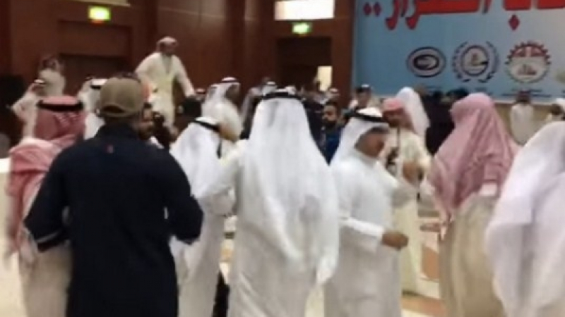 Появи се ВИДЕО от свиреп бой между делегации на Катар и Саудитска Арабия 