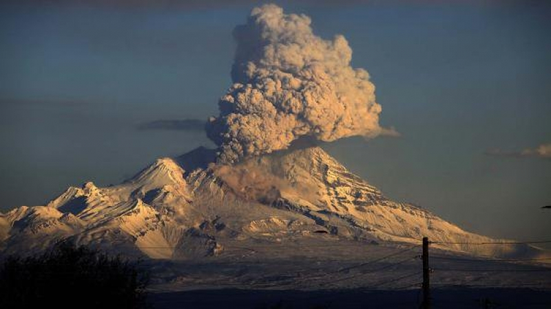 Вулкан в Русия изхвърли пепел на височина 15 км