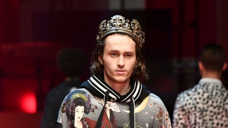 Братът на Майли Сайръс направи своя моден дебют, но сестра му се възмути