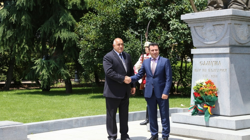 Опозицията в Скопие скочи на Заев: Той предаде на българите „най-македонския празник“