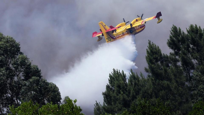 Ужасът в Португалия продължава! Ето какво се случи със самолет, който помагаше за овладяването на огнената стихия (СНИМКИ)