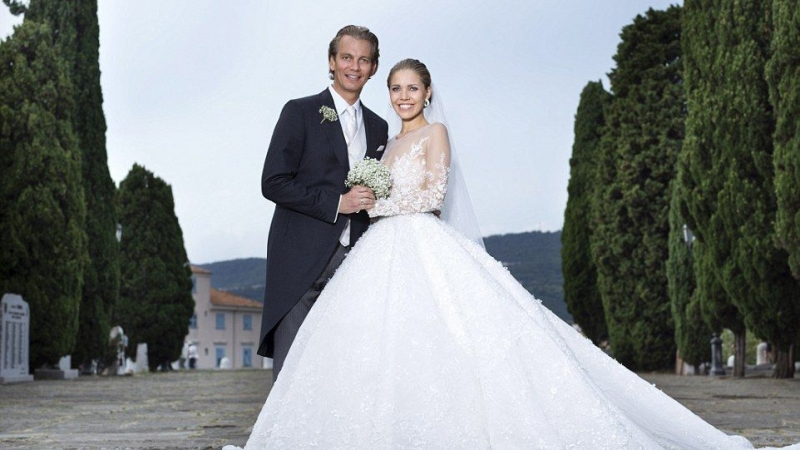Наследницата на несметни богатства Виктория Сваровски се омъжи с рокля за близо милион долара (СНИМКИ)