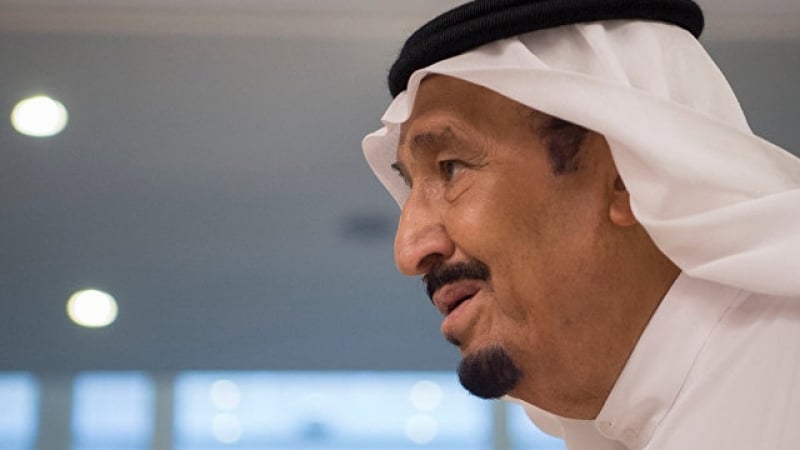 DailyMail: Саудитският крал се оттегля от властта