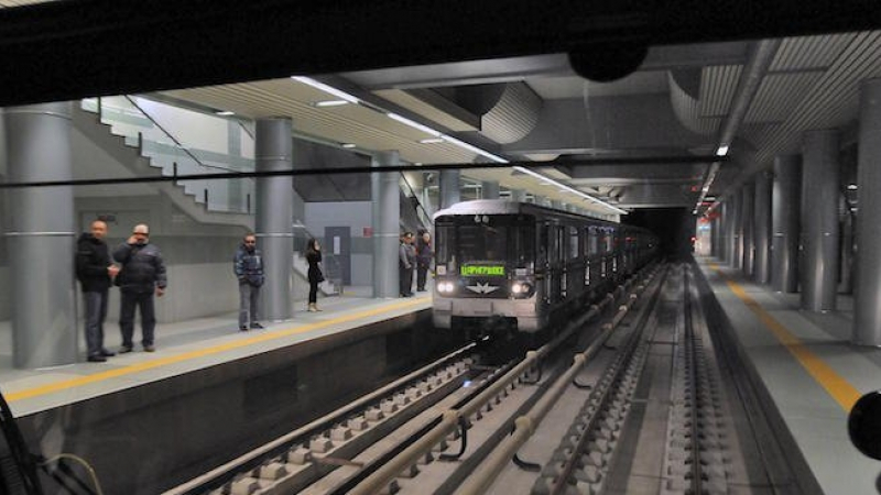 Столична община обясни какво е предизвикало блокирането на метрото