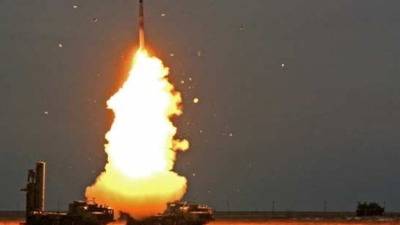  Първо в БЛИЦ! Сирийски блогъри съобщиха току-що: Ракета С-300 засече и порази неизвестна цел до военноморската база Тартус (СНИМКА)