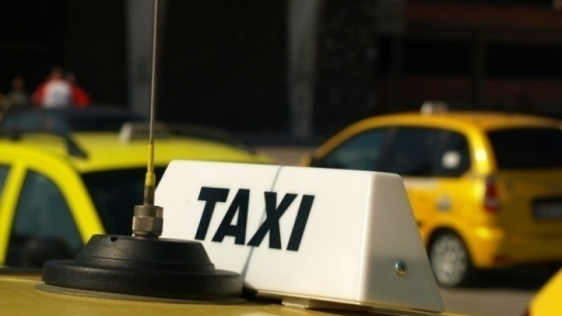 На стоянка на таксита в Пловдив се случи най-страшното