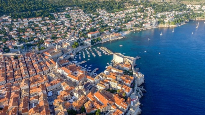 Умира ли Дубровник - тълпи от туристи и круизни кораби рушат града (СНИМКИ)