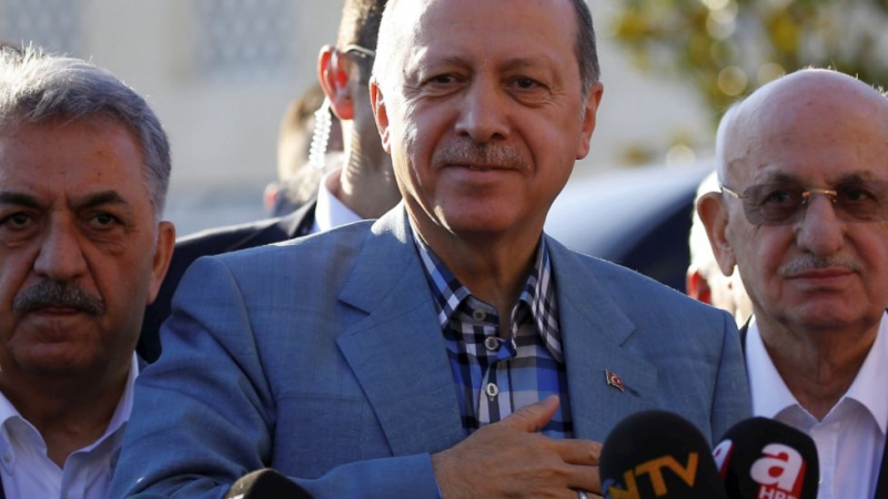 Първи думи на Ердоган след като припадна в джамия (ВИДЕО)