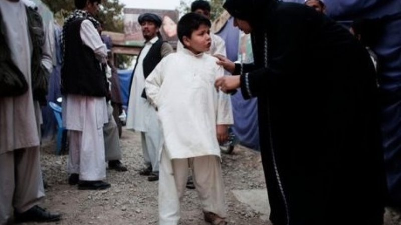 Афганистанки превръщат дъщерите си в момчета