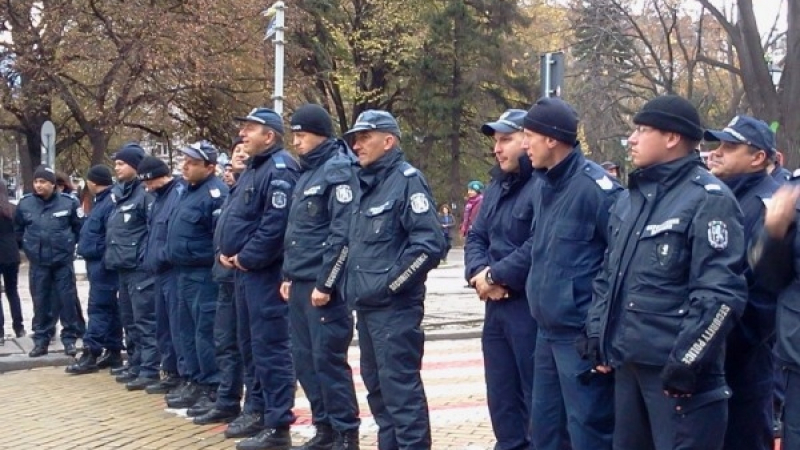 Полицаите искат по-високи заплати за всички в МВР - от чистачките до министъра