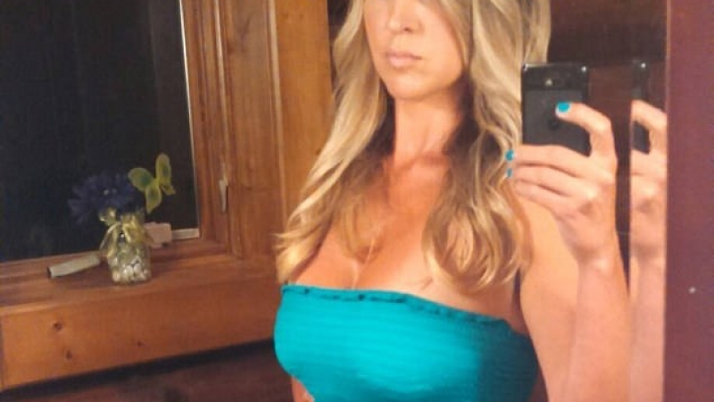 Омъжена 38-годишна майка съблазнила двама тийнейджъри и правила секс с тях в колата си, изпращала им голи селфита (СНИМКИ)