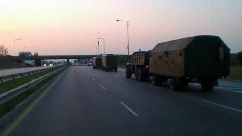 Само в БЛИЦ! Колона военна техника по Ботевградско шосе хвърли в смут столичани (СНИМКИ)