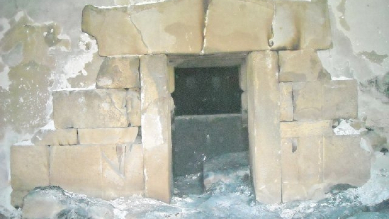 Превърнаха могила от времето на Филип II в депо за горене на гуми
