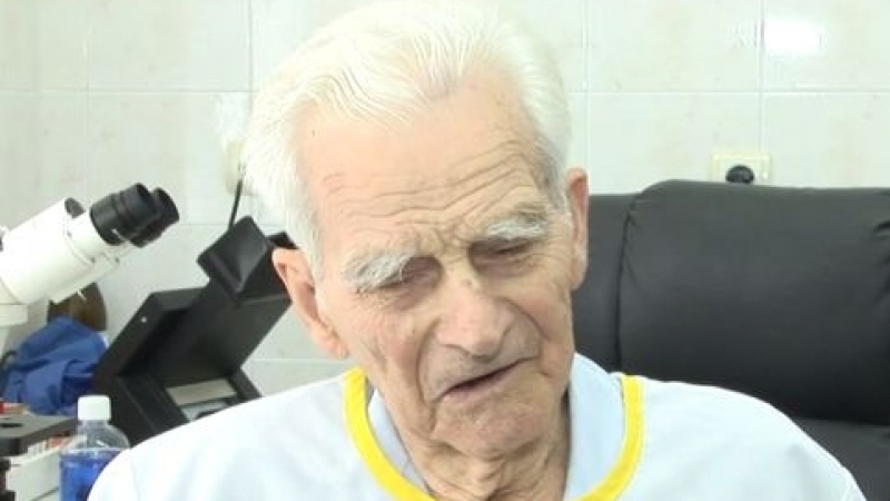 Най-възрастният практикуващ лекар у нас - 94-годишният д-р Танев, разкри тайната си за дълъг живот