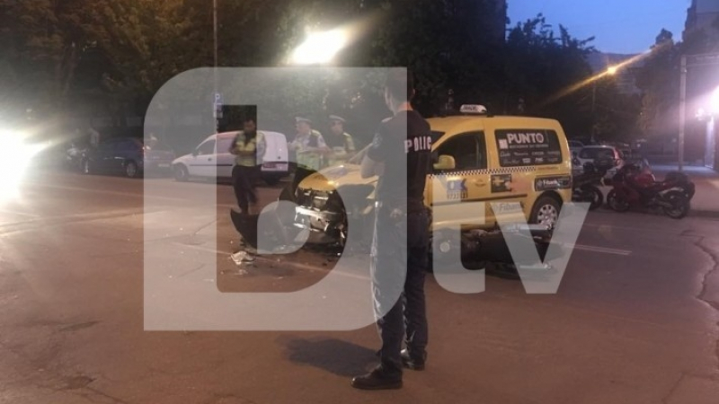 Ужасна катастрофа в София прати моторист в болница (СНИМКИ)