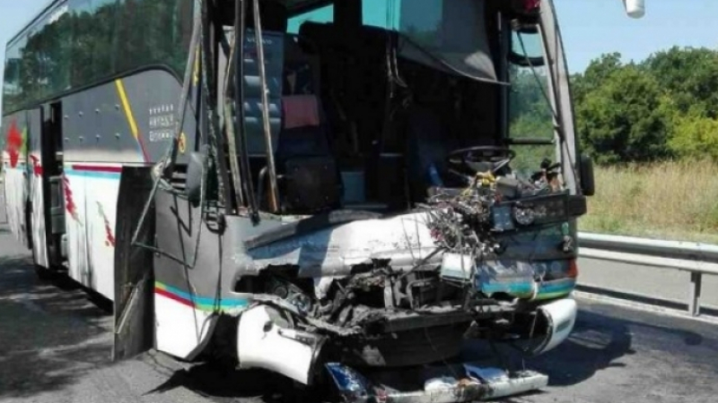 Вижте нови подробности за мелето с два автобуса между Бургас и Созопол (СНИМКИ)