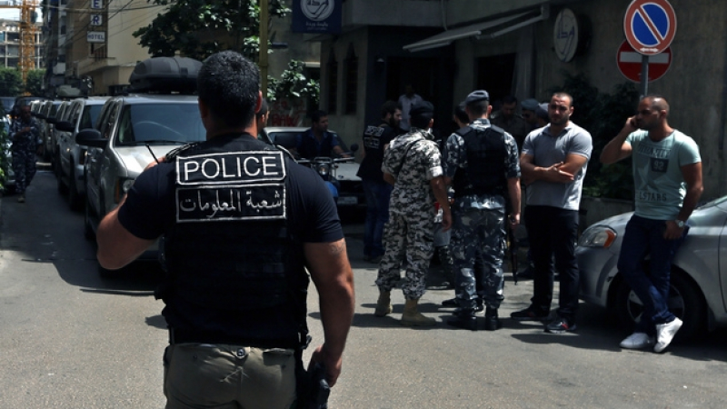 Един загинал и седем ранени при самоубийствен атентат в Ливан