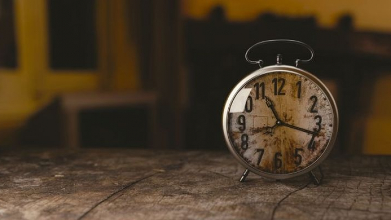 Защо часовниците в Европа вървят с 6 минути по-бавно?