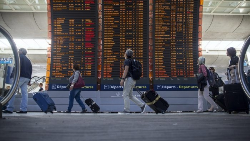 Отменени полети и над 2000 души евакуирани на летище "Шарл дьо Гол"