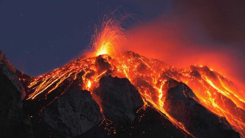 Зрелищно ВИДЕО показва изригването на вулкана Попокатепетъл в Мексико