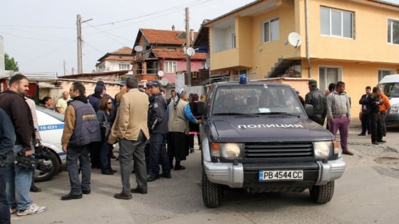 Скандално разкритие за стрелбата в Шекера! В основата на конфликта - голи снимки на ромка във фейсбук