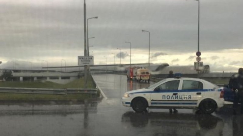 Ето какво се случва в момента на летище София след сигнала за бомба! 