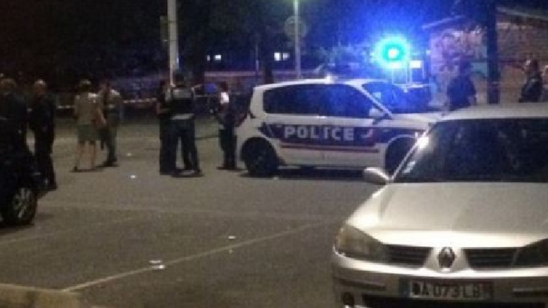 Извънредно от Тулуза: Двама мотористи в мюсюлмански дрехи стреляха на месо, има убит!  