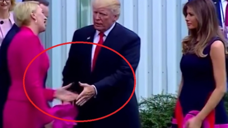 Полската президентша изненада Тръмп и с невероятен финт се спаси от мъжкото му ръкостискане (ВИДЕО) 