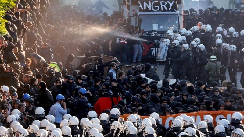 В Хамбург избухнаха сблъсъци между полицията и протестиращи срещу Г-20