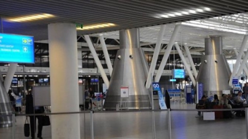 Стотици пътници на "България ер" са блокирани на Летище София 