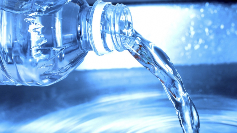 Да пием вода от една и съща бутилка – изключително нехигиенично