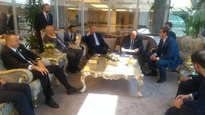 Борисов на една маса с Ердоган минути преди важния енергиен конгрес в Истанбул