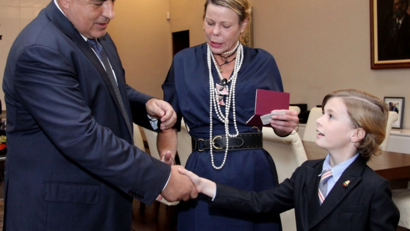 Борисов връчи български паспорти на Княгиня Калина и сина й (СНИМКИ)