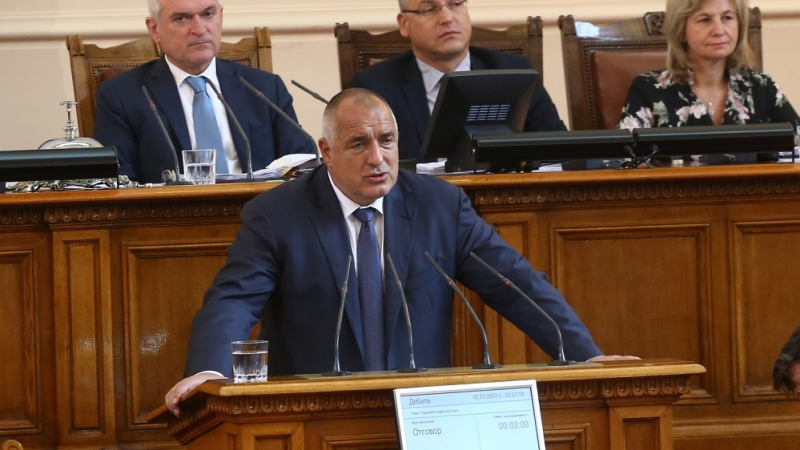 Борисов вече е в парламента, ще отговаря на Нинова за...