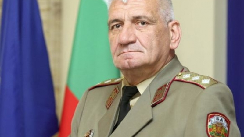 Началникът на отбраната отхвърли твърденията за външна намеса и корупция при избора на нов тип изтребител