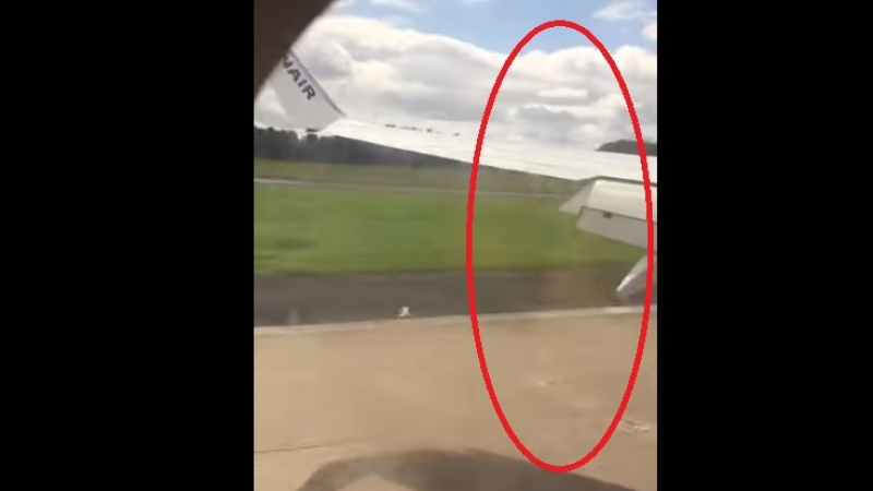 Ужас! Писъци и викове на борда на  Boeing 737-800 на Ryanair. Пасажер твърди: Щеше да се разпадне! (ВИДЕО)