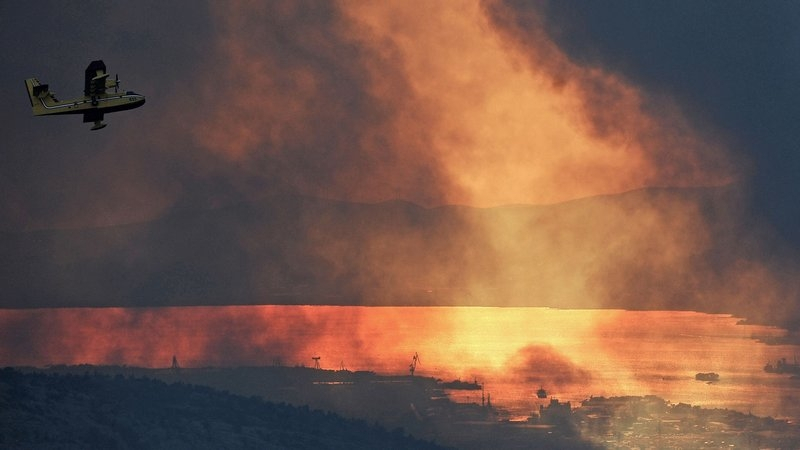 Големи пожари бушуват в Хърватия
