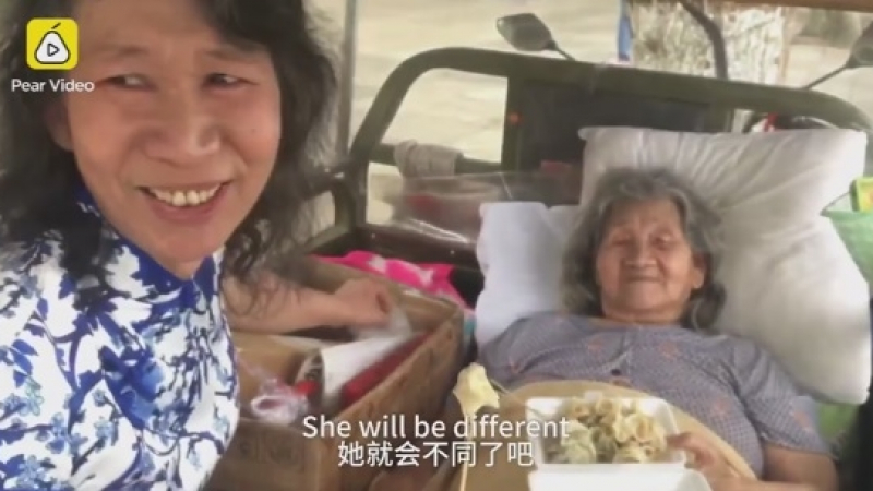 Китаец 20 години се представя за починалата си сестра заради майка си (ВИДЕО)