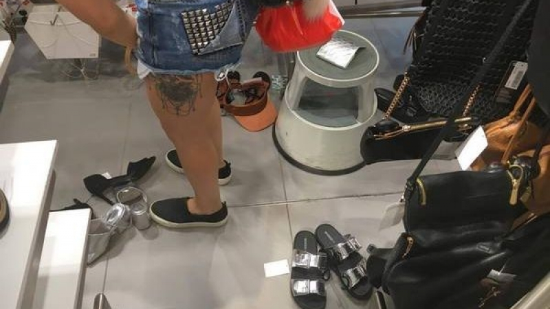 Ето какви туристи идват у нас - шопинг или погром в бургаски мол (СНИМКИ)