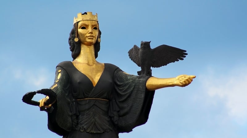 Столичани възроптаха и срещу "Паметника на смъртта" - "Света София", искат махането на този "женски демон на проституцията"