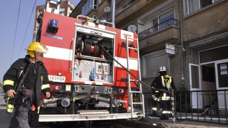 Сигнал до БЛИЦ: Микробус се запали в центъра на София, може да е умишлено