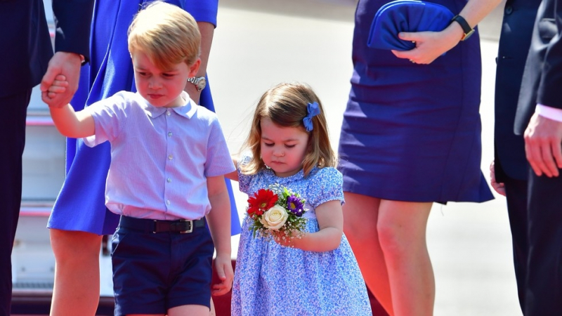 СНИМКИ и ВИДЕО показаха малкия принц Джордж и принцеса Шарлот такива, каквито не сме ги виждали