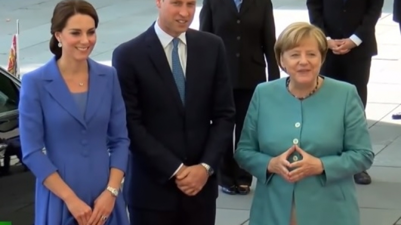 Британската кралска двойка на крака при Меркел! (ВИДЕО)