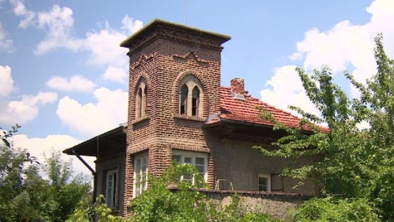 Призрачни, тъжни и обладани от духове са старинните къщи в София (СНИМКИ)