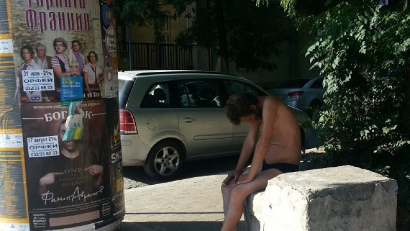 Епидемията с голите мъже вече и в Пловдив (СНИМКА)