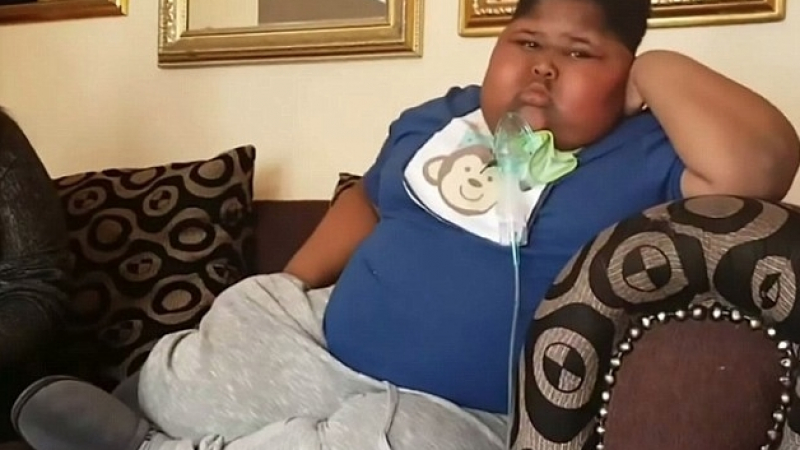 Десетгодишно дете тежи 90 килограма и се тъпче с тоалетна хартия, защото е постоянно гладно (СНИМКИ)