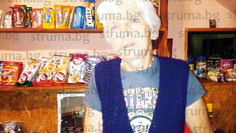 Покъртителният разказ за живота на 72-годишната барманка баба Роза: Загубих син и снаха в катастрофа, реших да се обеся, но...