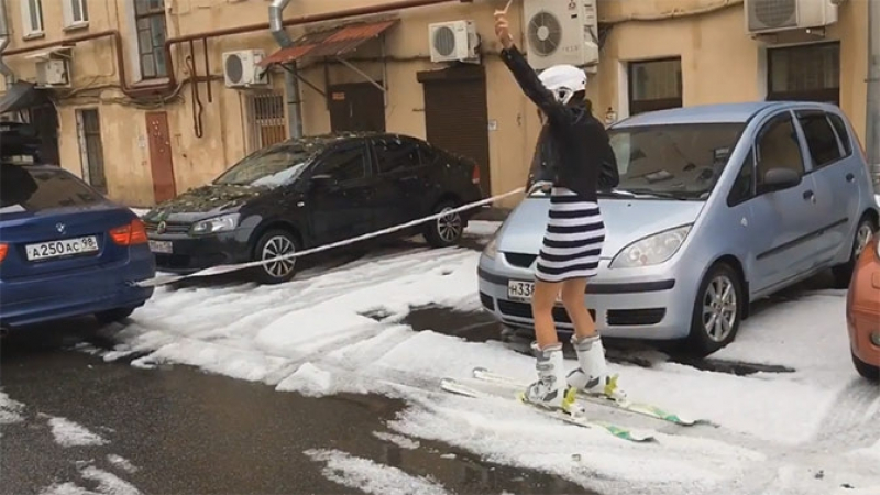 В Санкт Петербург караха ски посред лятото (ВИДЕО)